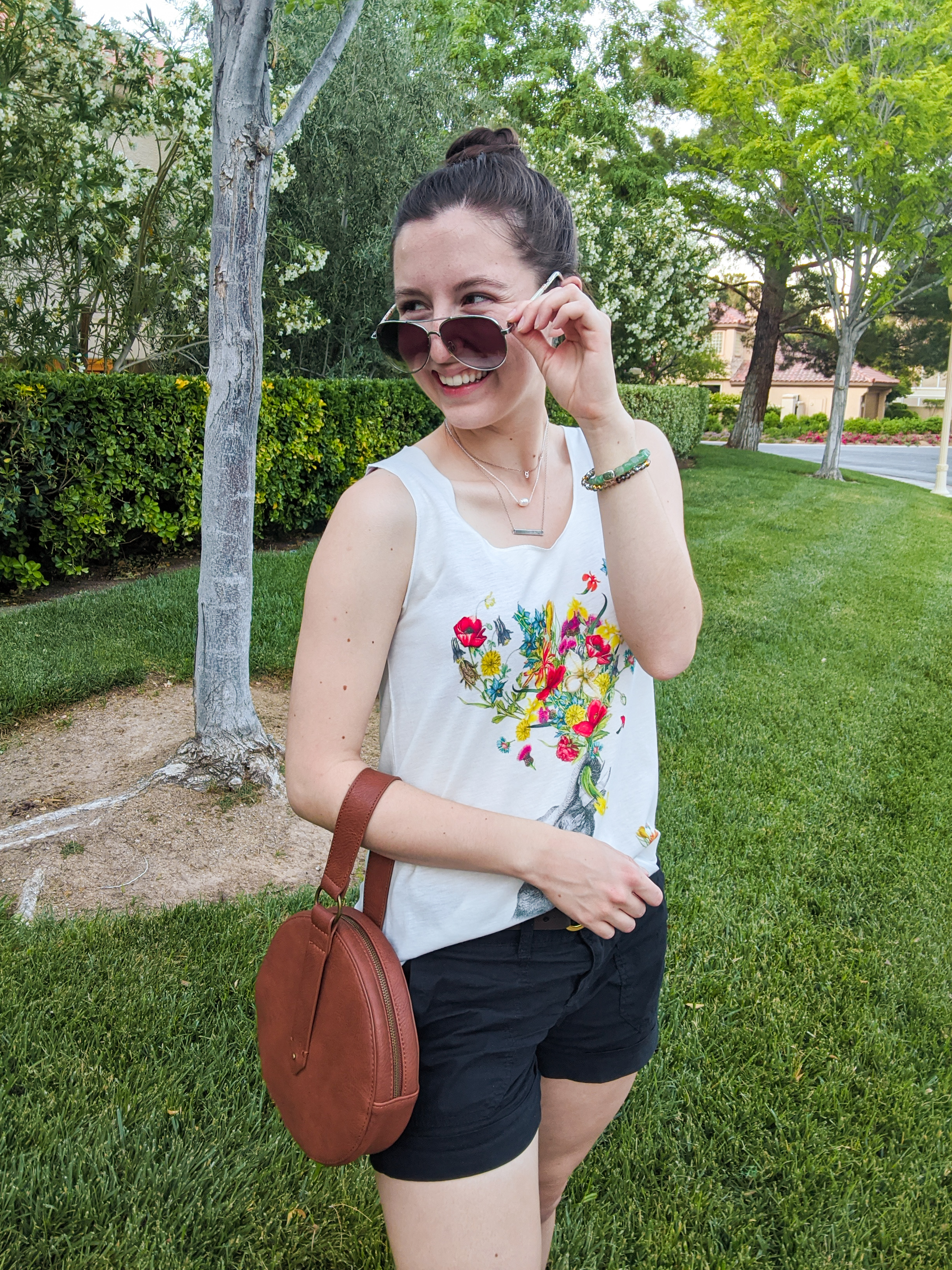 aviator sunglasses, summer outfit, graphic tee