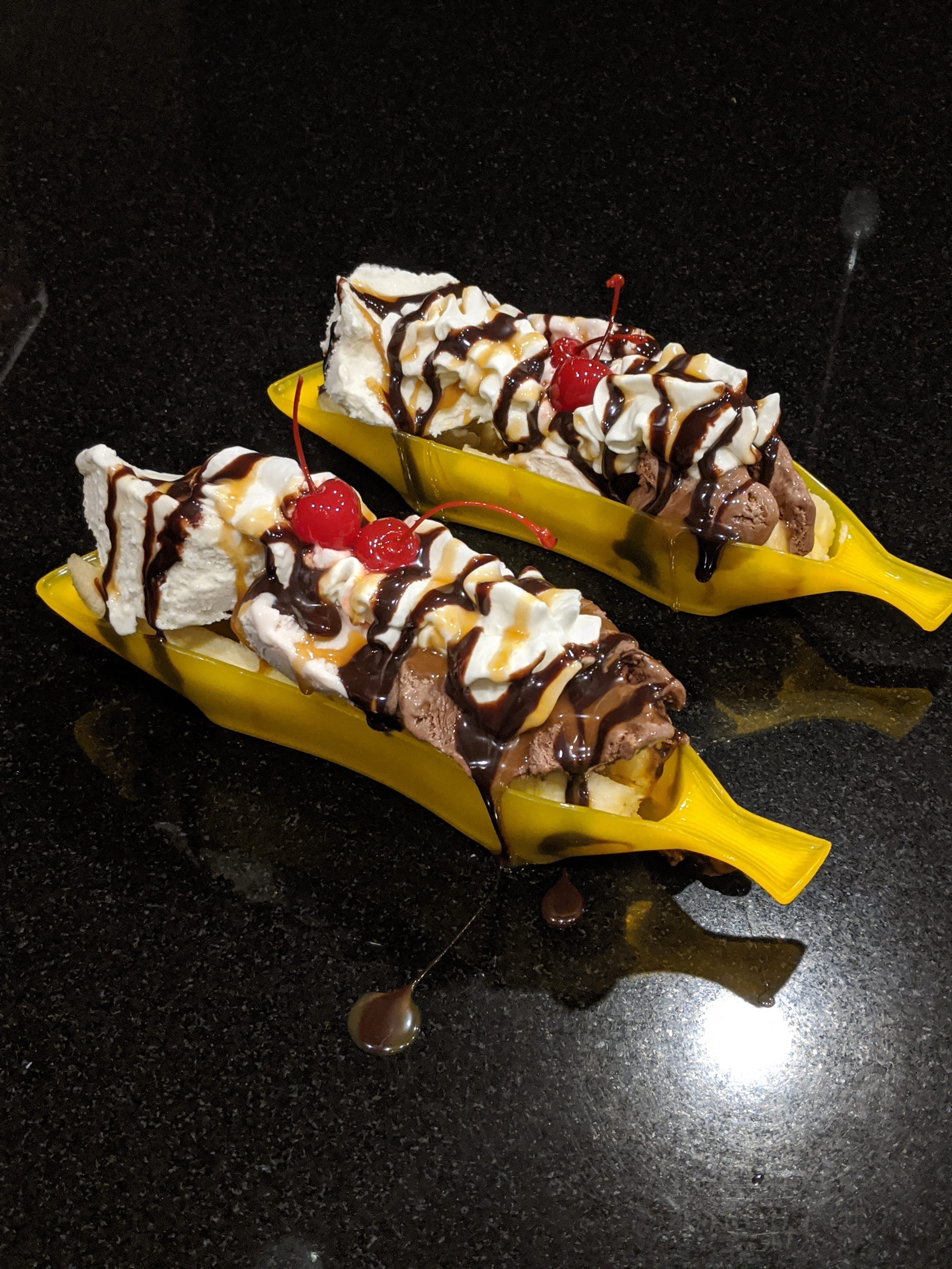 banana-splits-chocolate-ice-cream-whipped-cream