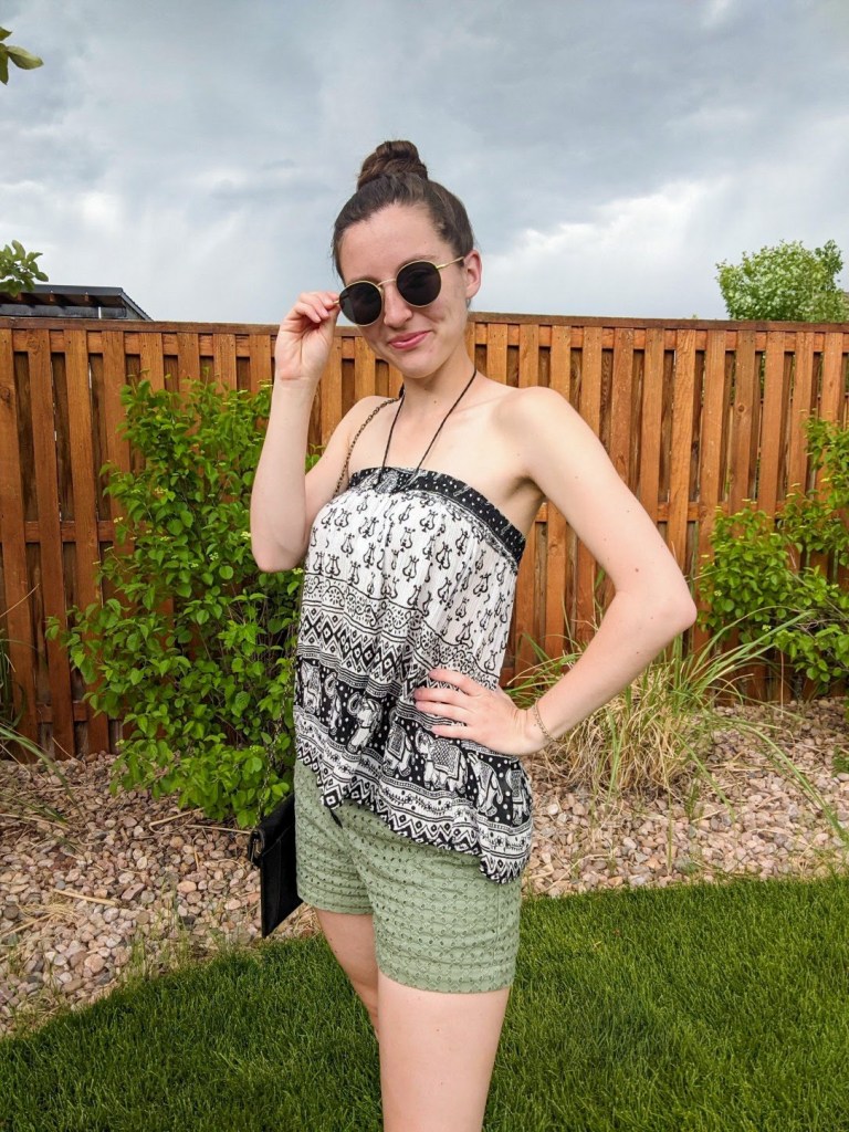boho-summer-outfit-eyelet-shorts-college-blogger
