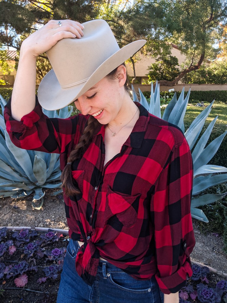 nfr-outfit-cowgirl-hat-red-flannel
