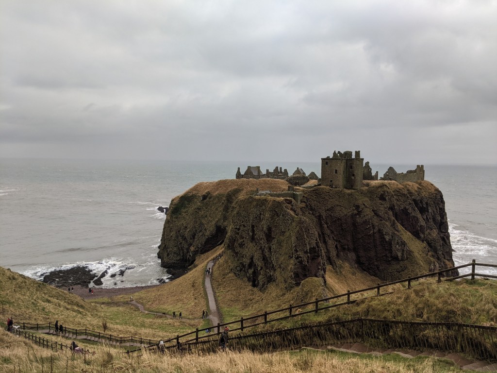 castle-on-the-hill-dunnottar-dundee-north-sea