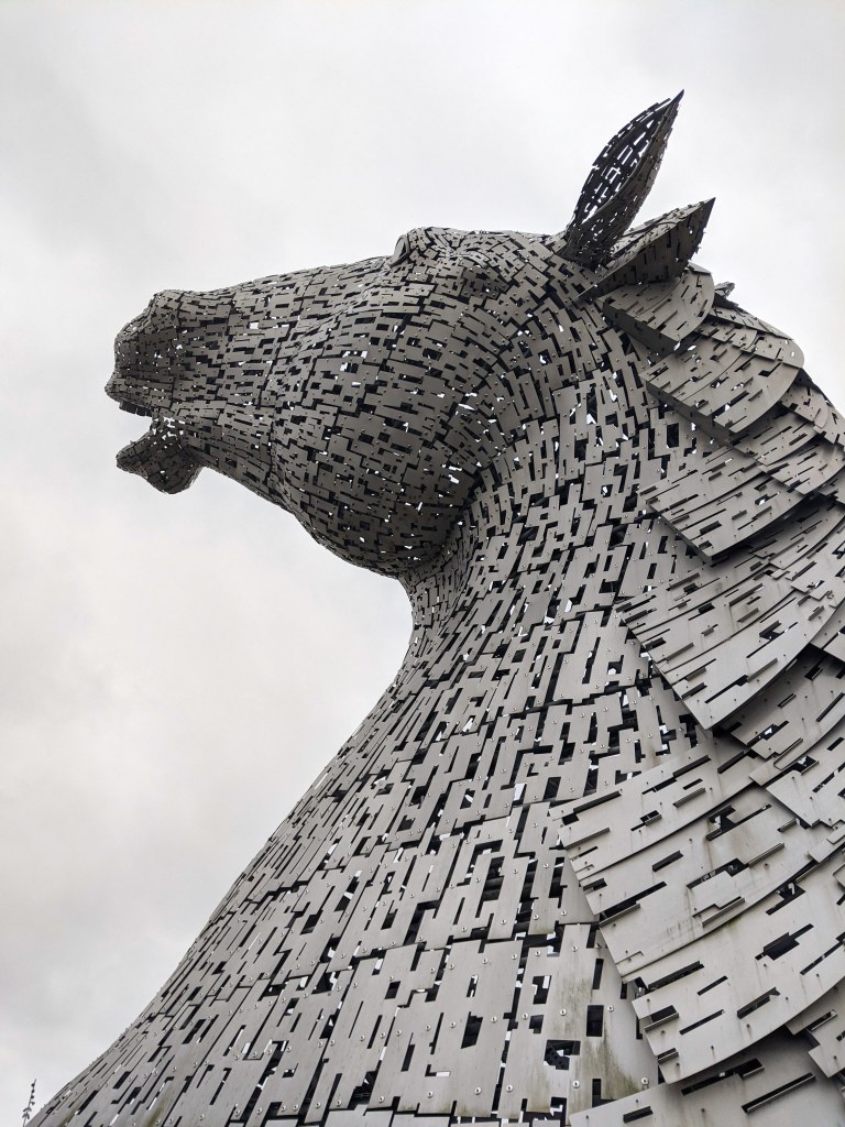 horse-statues-kelpies-scotland-day-trip