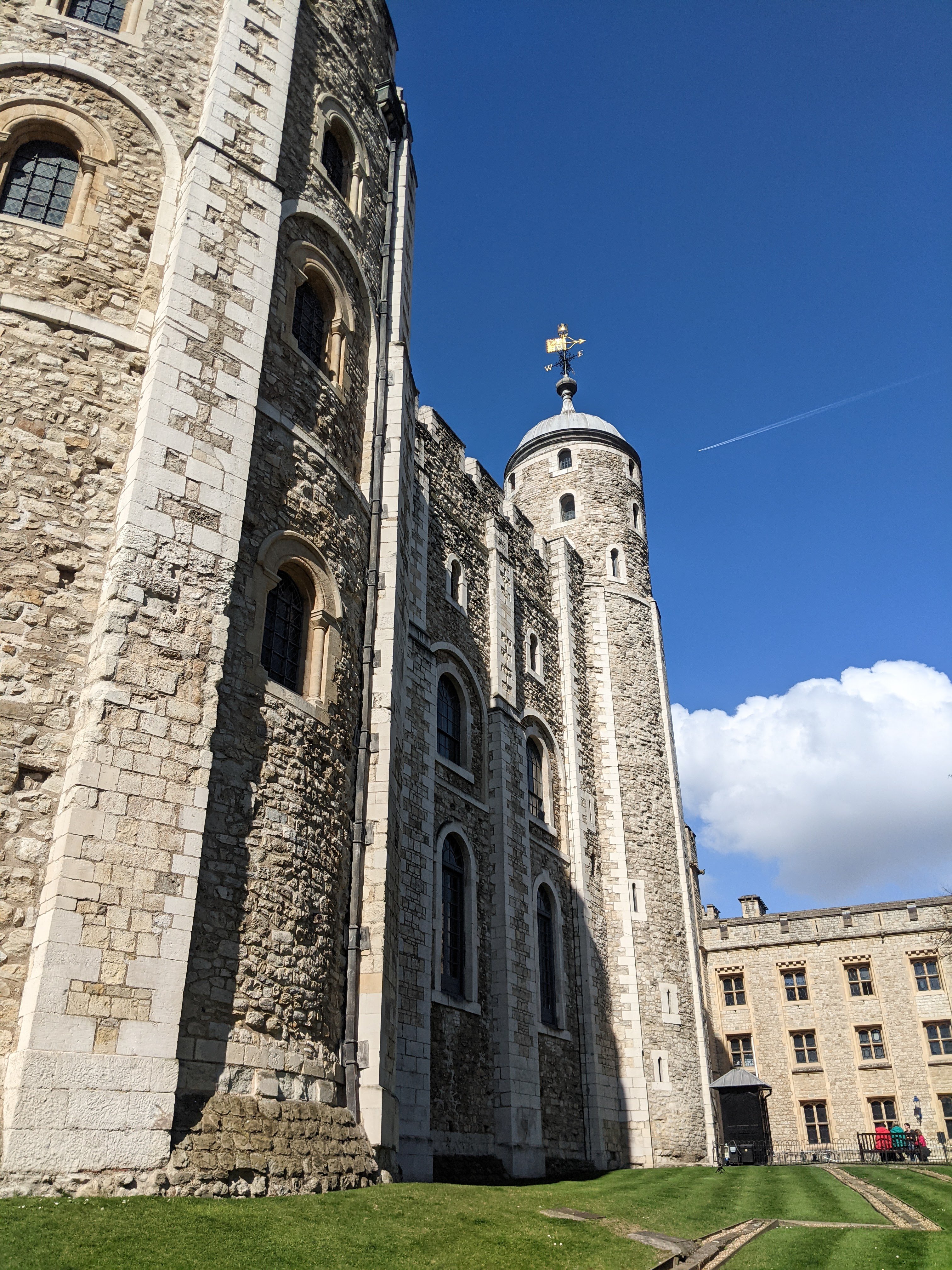 tower-of-london-tourist-study-abroad