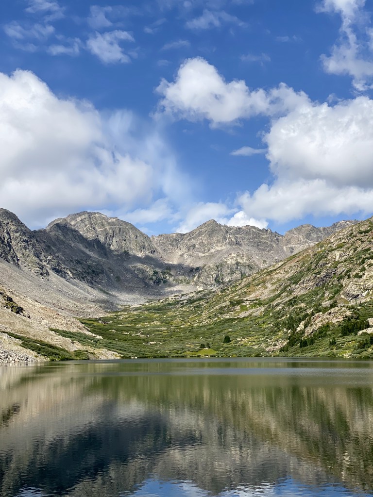 breckenridge-colorado-mountain-town-weekend-trip-blue-lakes-trail