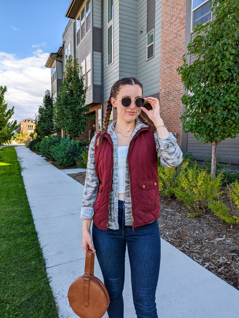 secondhand-fashion-sungait-sunglasses-quilted-vest-fall-outfit