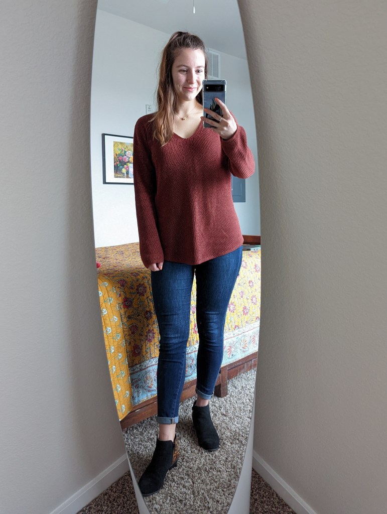 rust-colored-sweater-fall-outfit-skinny-jeans-black-booties