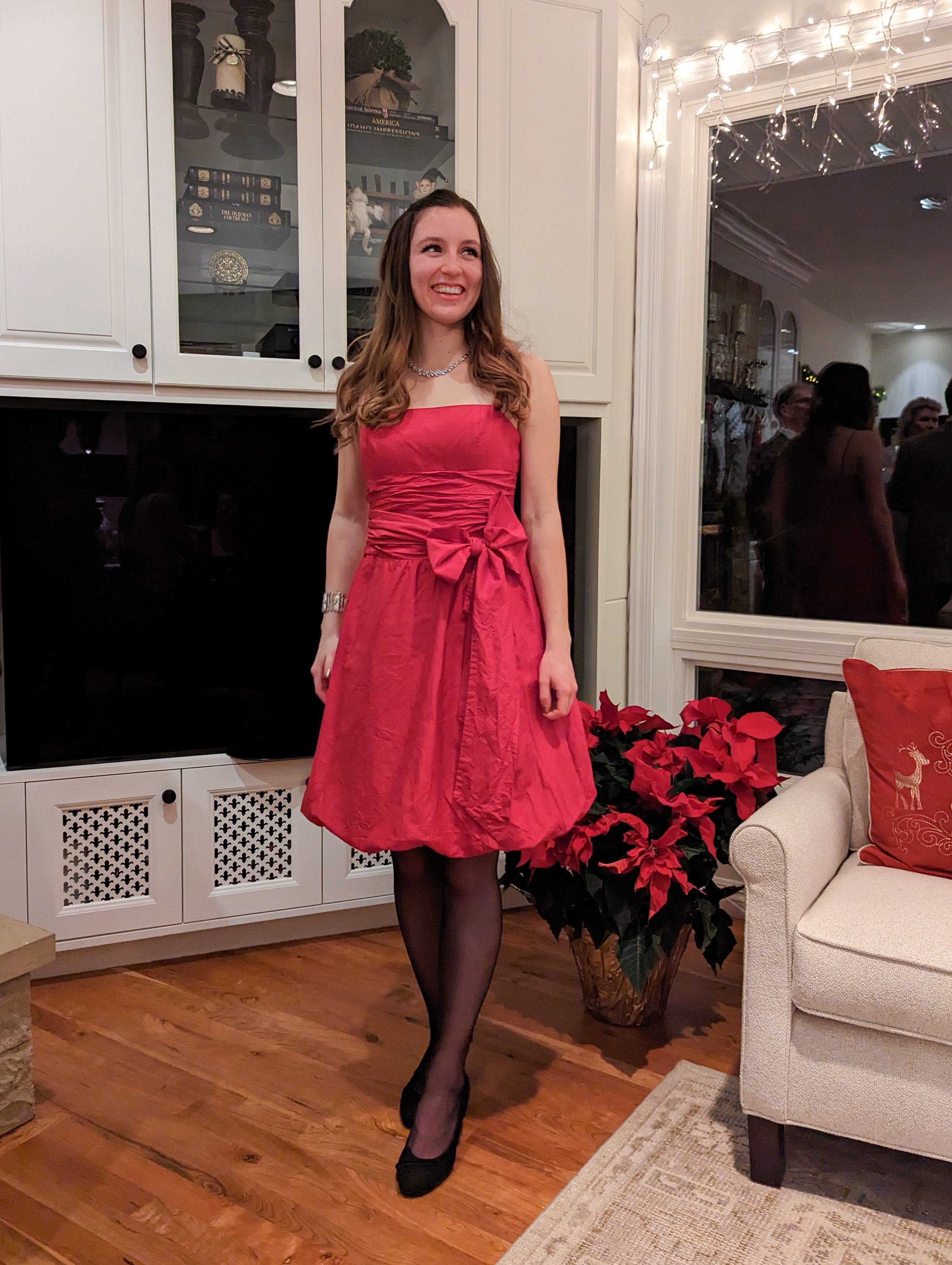 red-bow-dress-christmas-party-attire-thrifted-bcbg-maxaria
