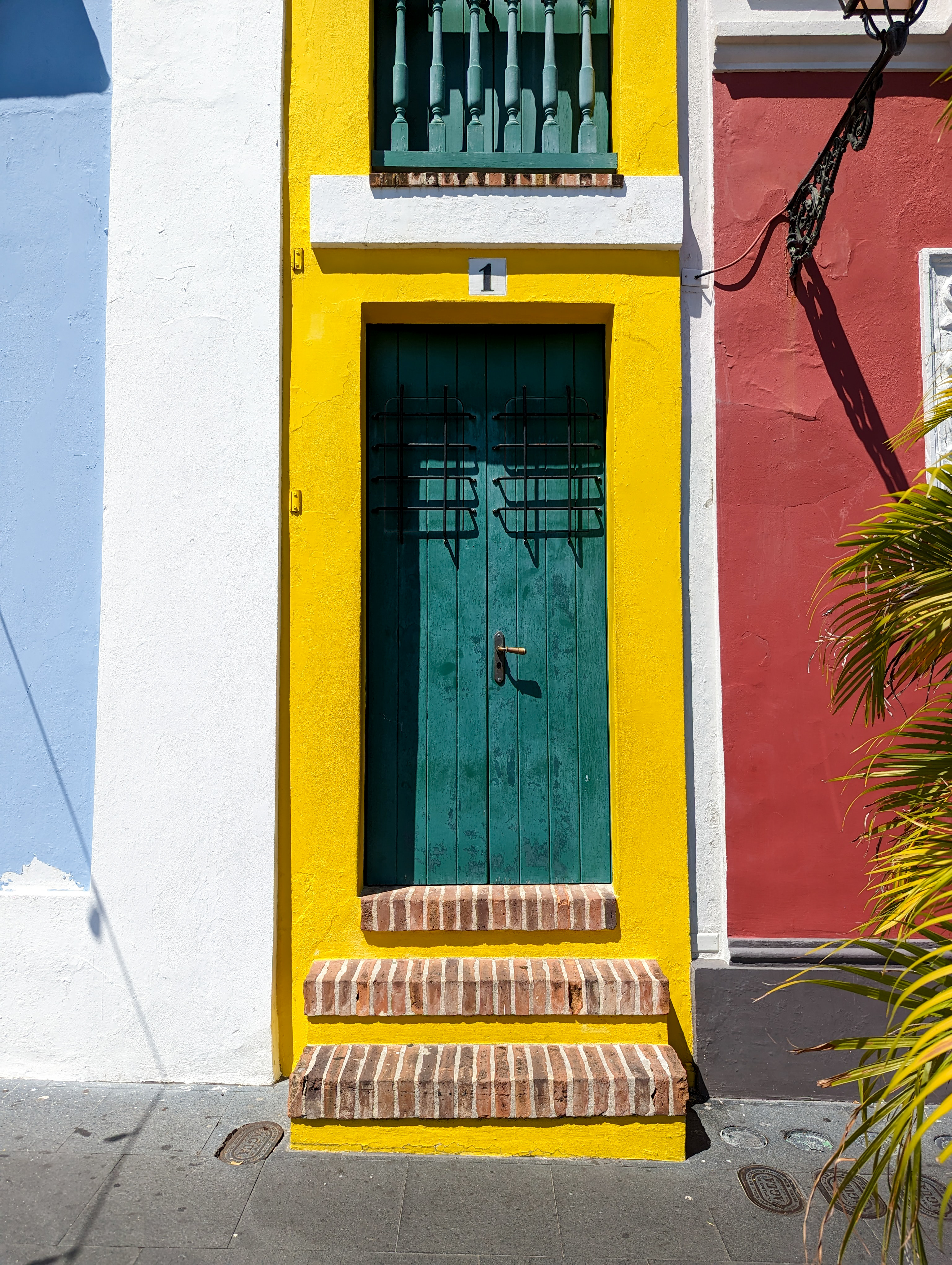 san-juan-puerto-rico-exploring-tropical-vacation-green-door-colorful-streets