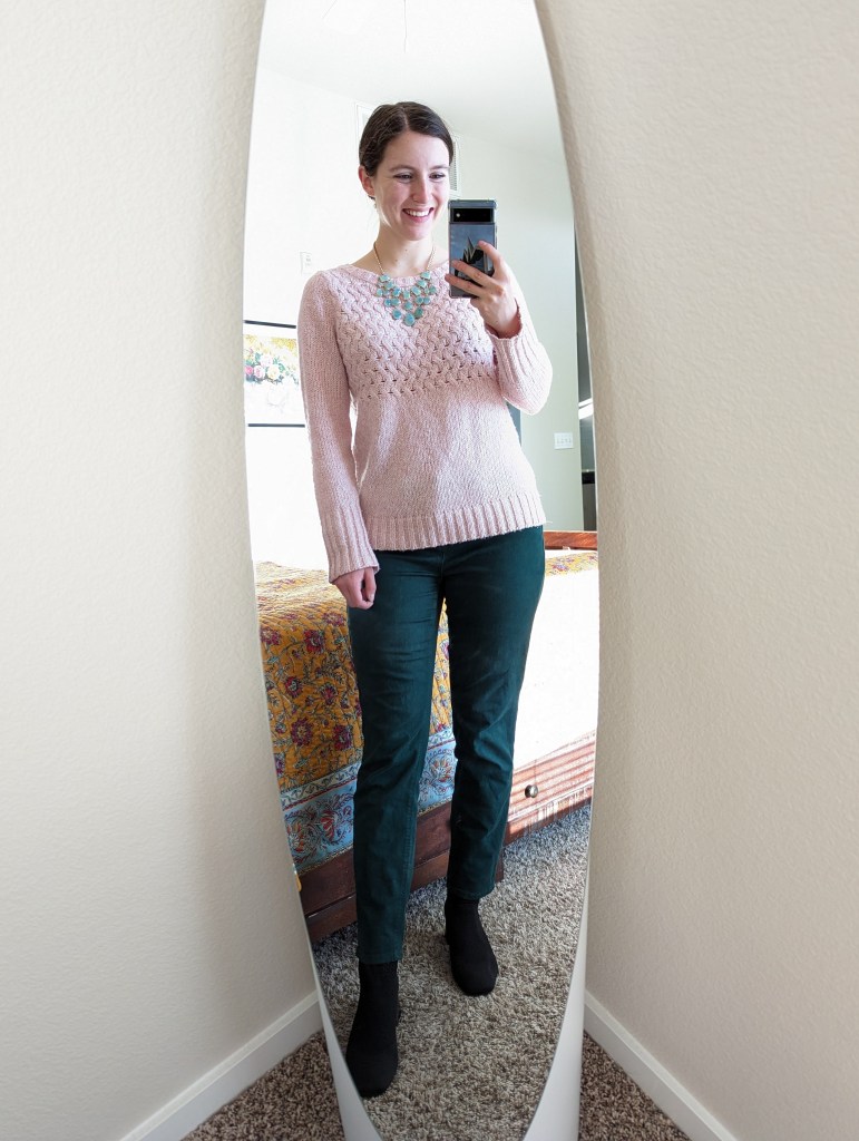 pink-sweater-hunter-green-pants-statement-necklace-black-booties