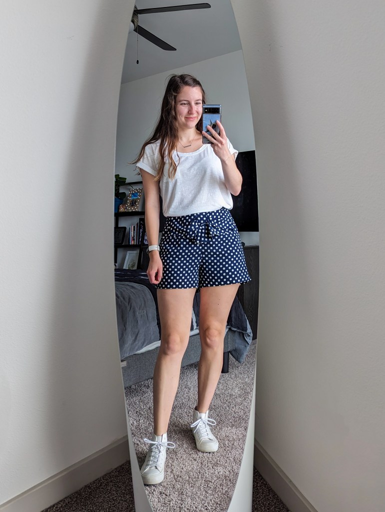 white-tee-fourth-of-july-outfit-polka-dot-shorts-white-sneakers