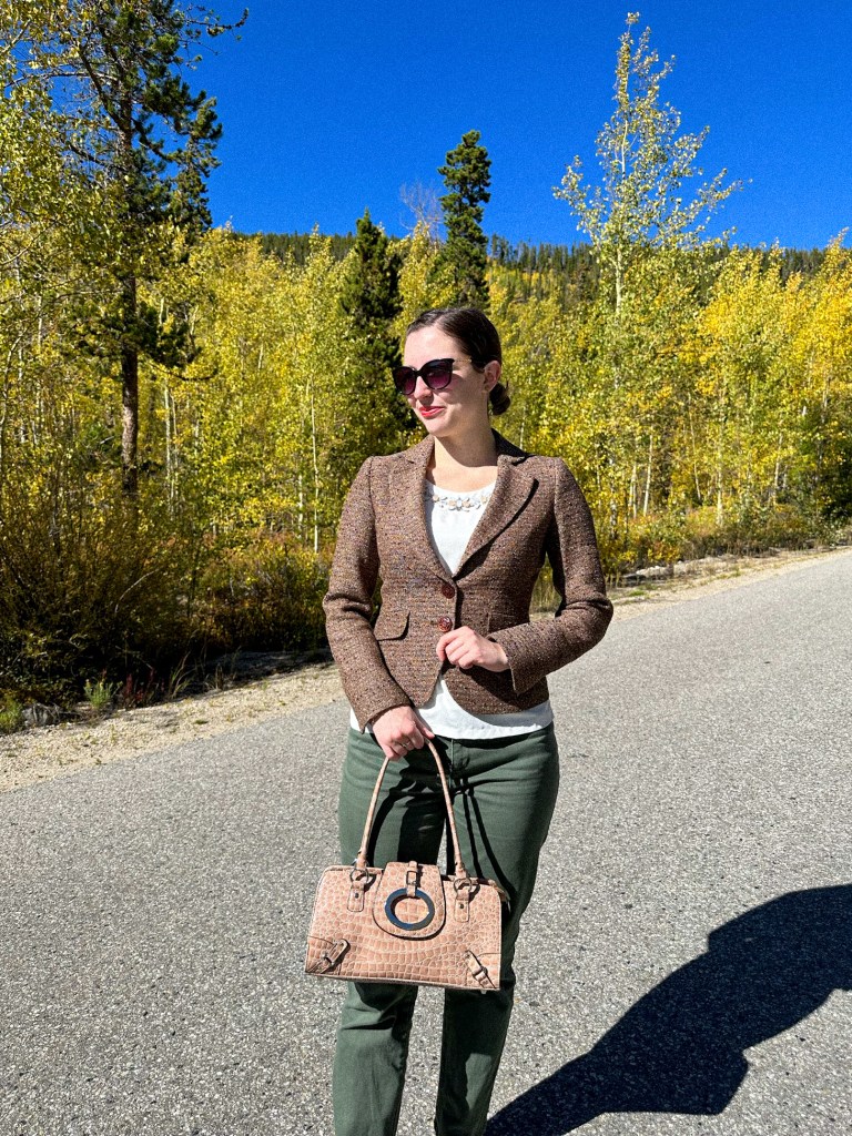 brown-tweed-blazer-olive-green-pants-beige-patent-purse-fall-fashion