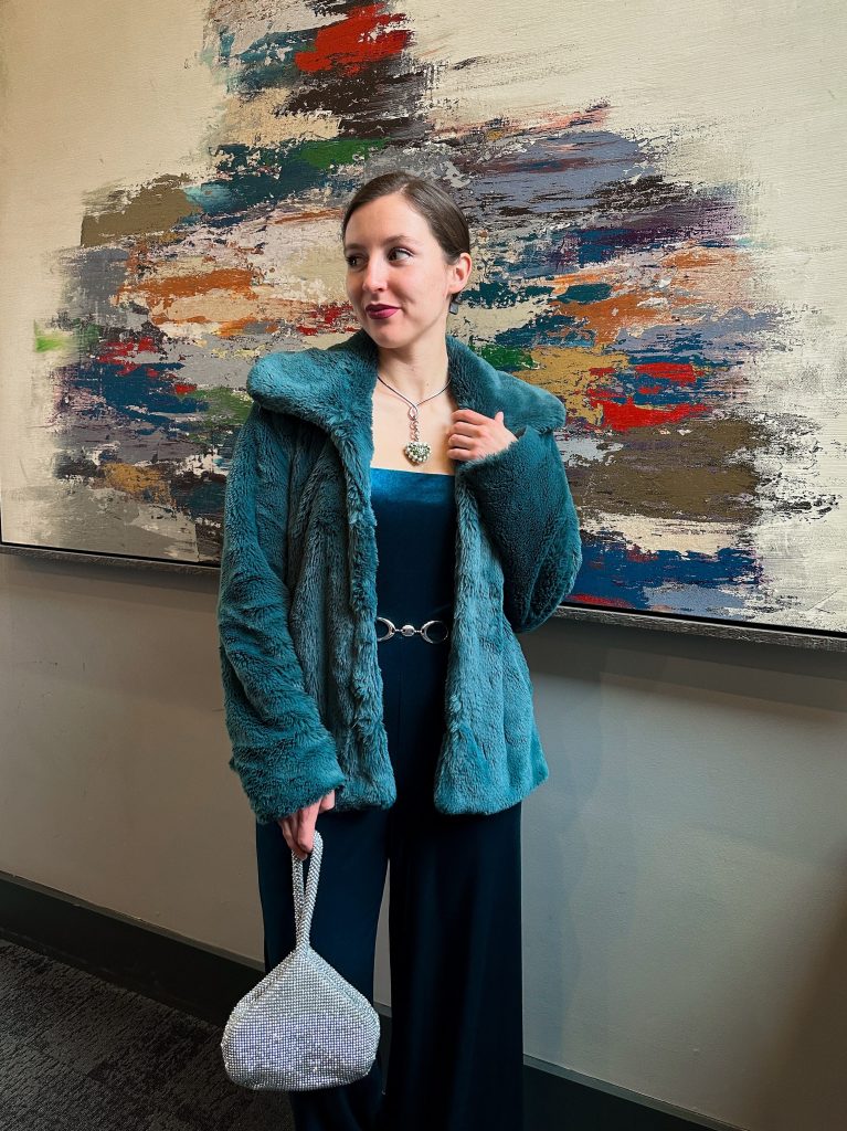 silver-purse-monochrome-teal-outfit-thrifted-style-green-heart-necklace-faux-fur-jacket