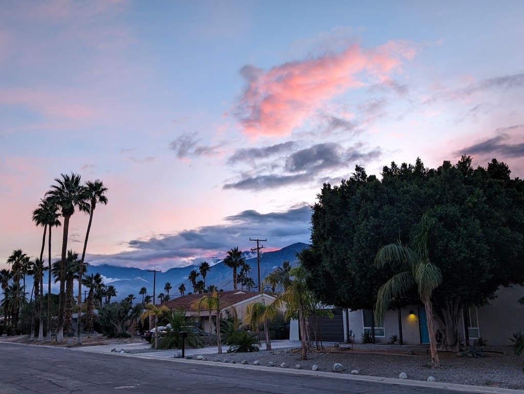 palm-springs-sunsets-california-warm-winter-airbnb