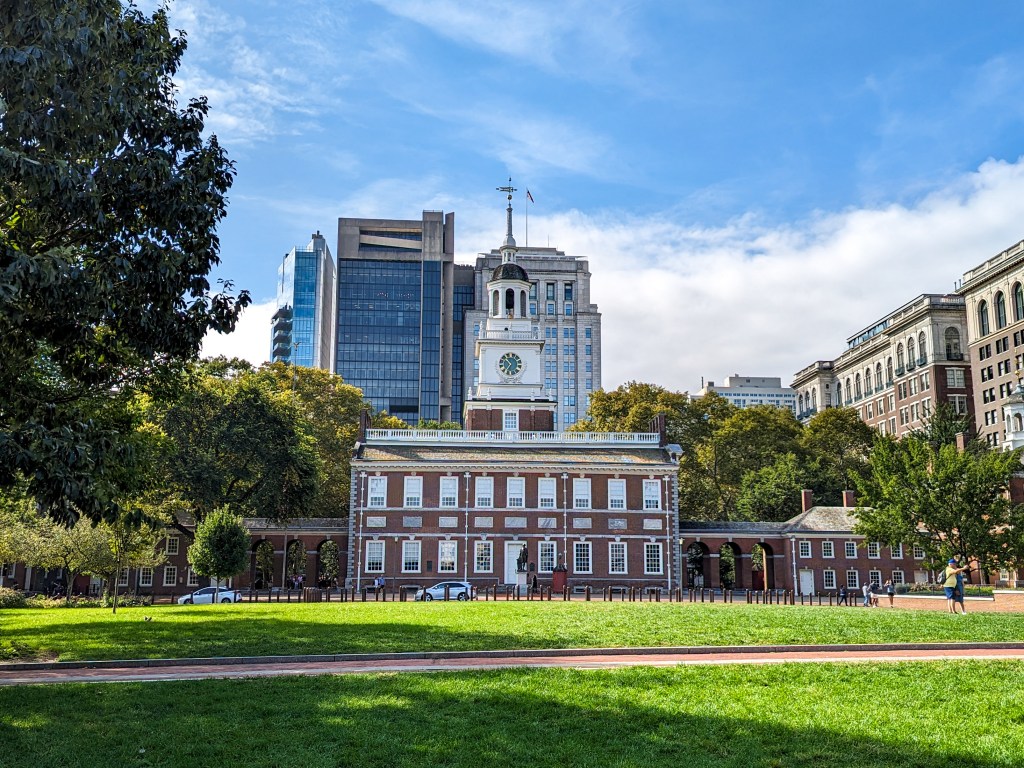 independence-hall-philadelphia-travel-guide-visit-philly-bell-tower