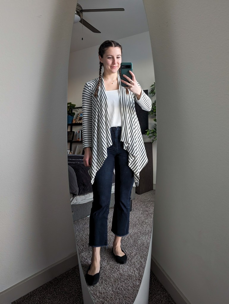 white-blouse-cardigan-cropped-flared-jeans-express-black-rothys
